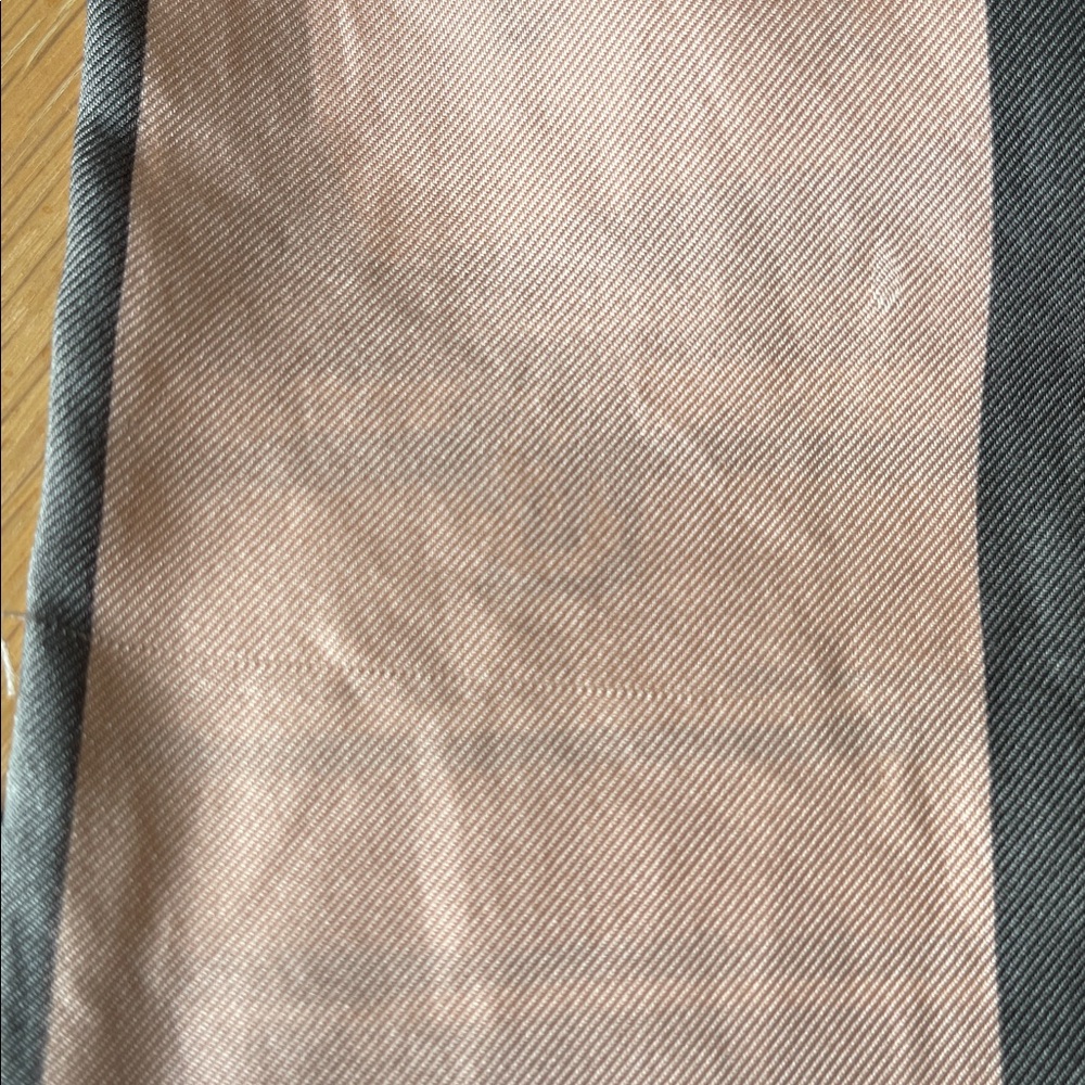 LV 100% silk bandeau/scarf - Picture 8 of 8